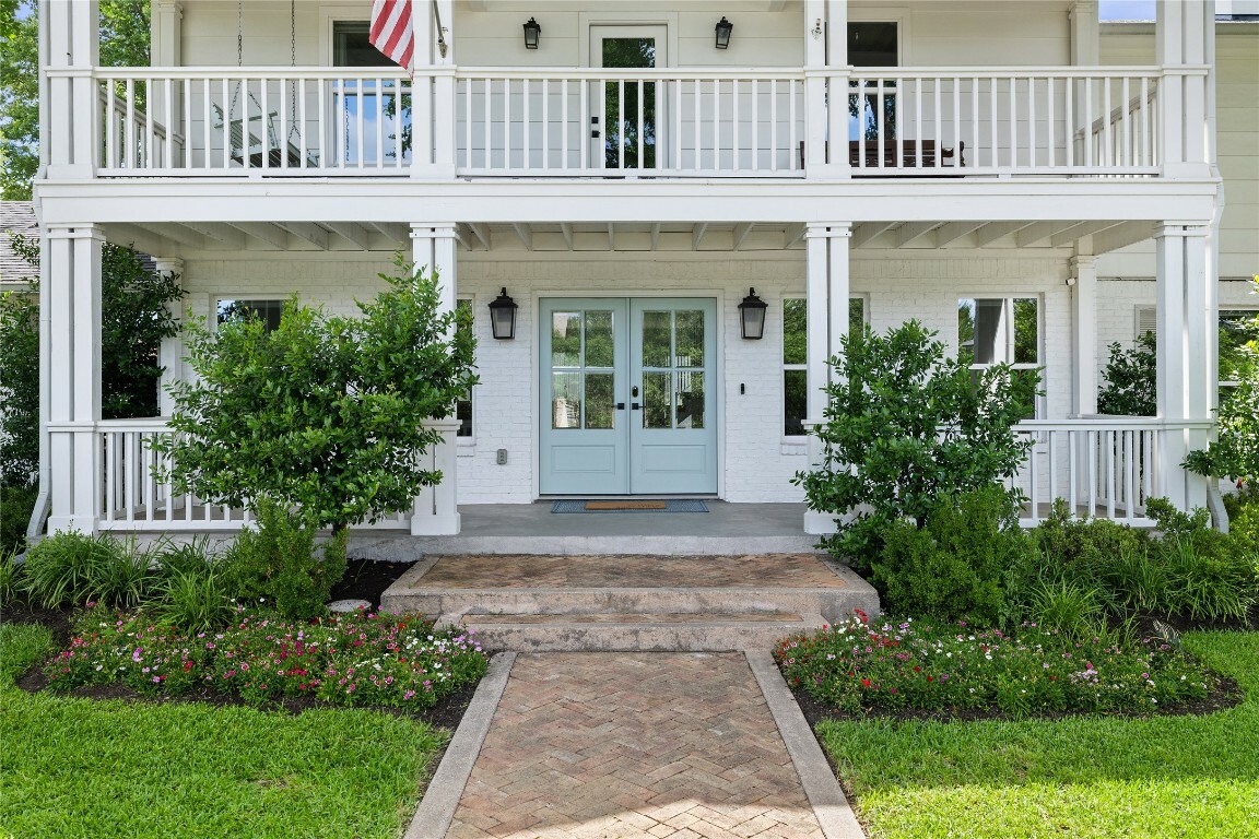 Property Photo: 3115 Thousand Oaks Drive TX 78746