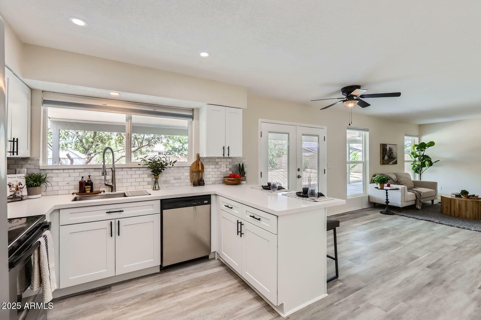 Property Photo: 828 E Le Marche Avenue AZ 85022