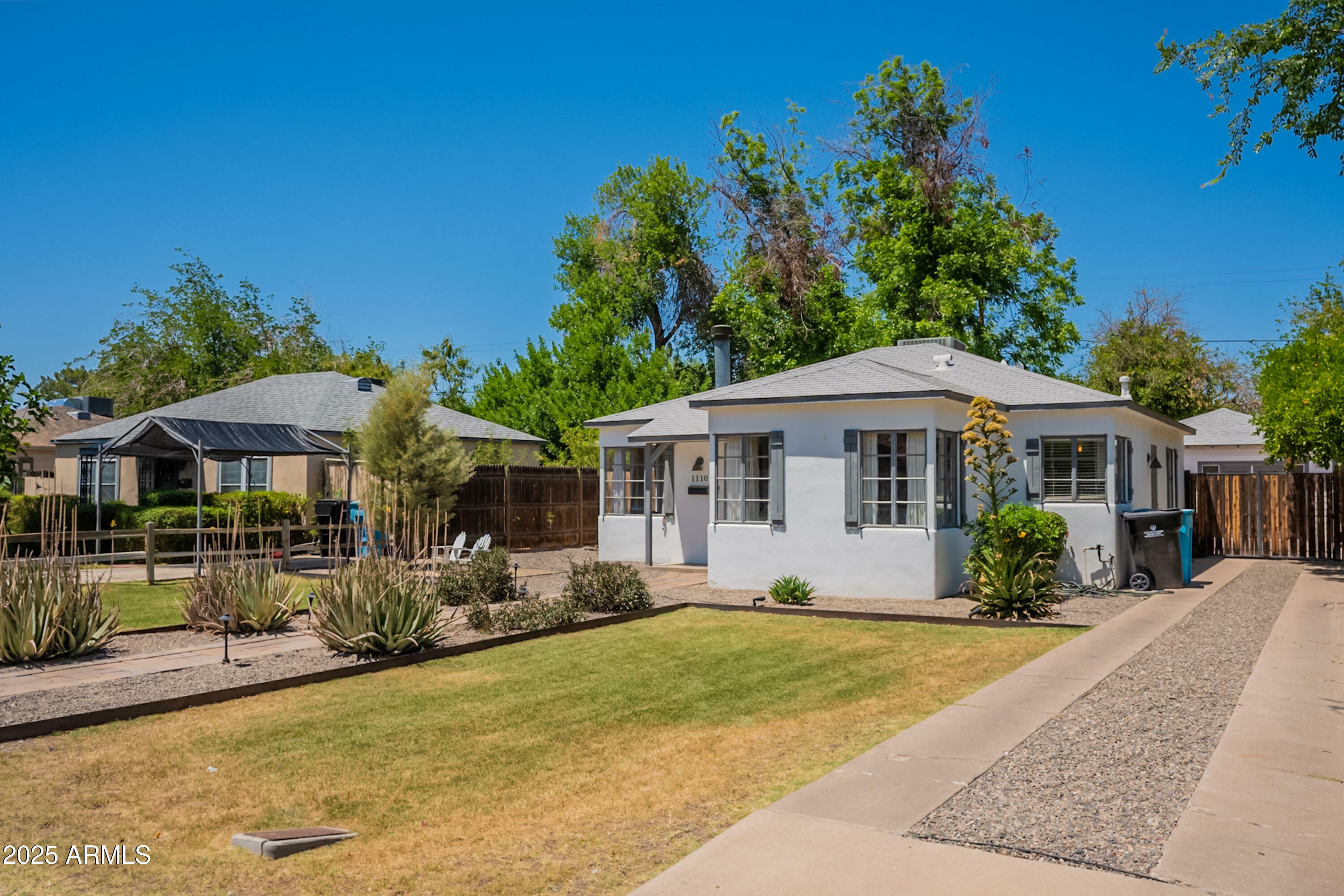 Property Photo: 1110 W Heatherbrae Drive AZ 85013