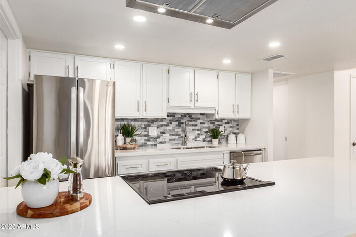 Property Photo: 5243 W Vernon Avenue AZ 85035