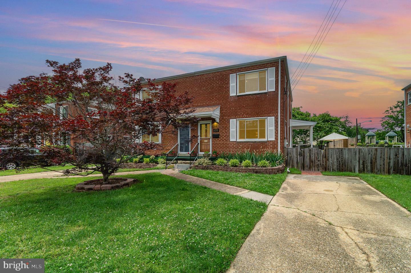 Property Photo: 608 N Pelham Street N VA 22304