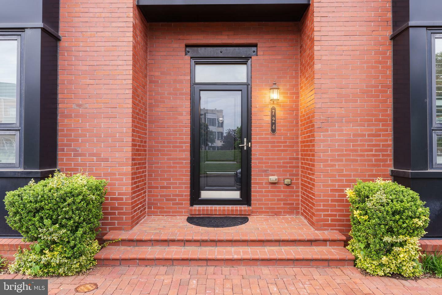 Property Photo: 724 E Howell Avenue VA 22301