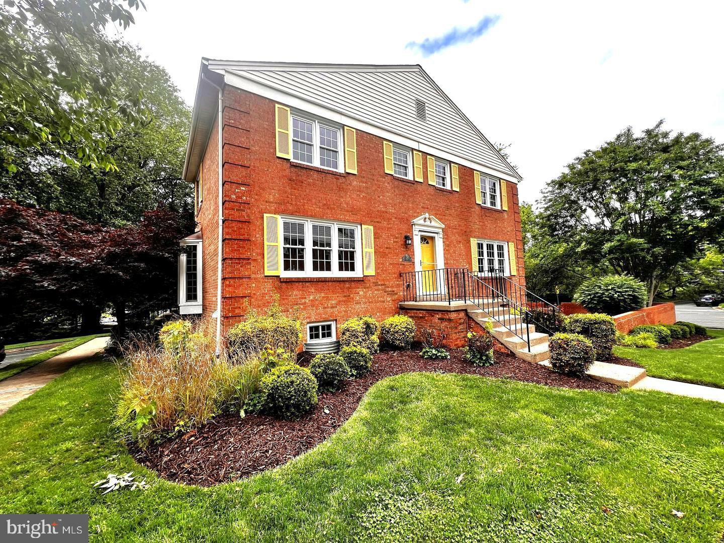 Property Photo: 6572 Flagmaker Court VA 22042