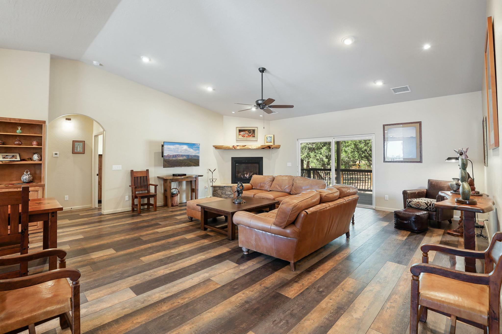 Property Photo: 1604 W Beech Parkway AZ 85541