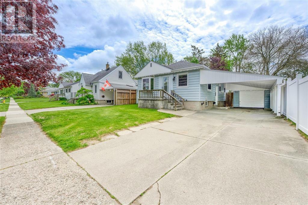 Photo de la propriété:  711 Rosedale Avenue  ON N7V 1Z8 