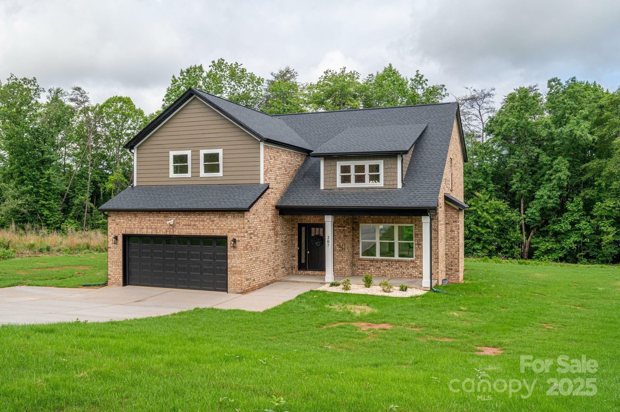 Property Photo: 207 9th Court NE NC 28613