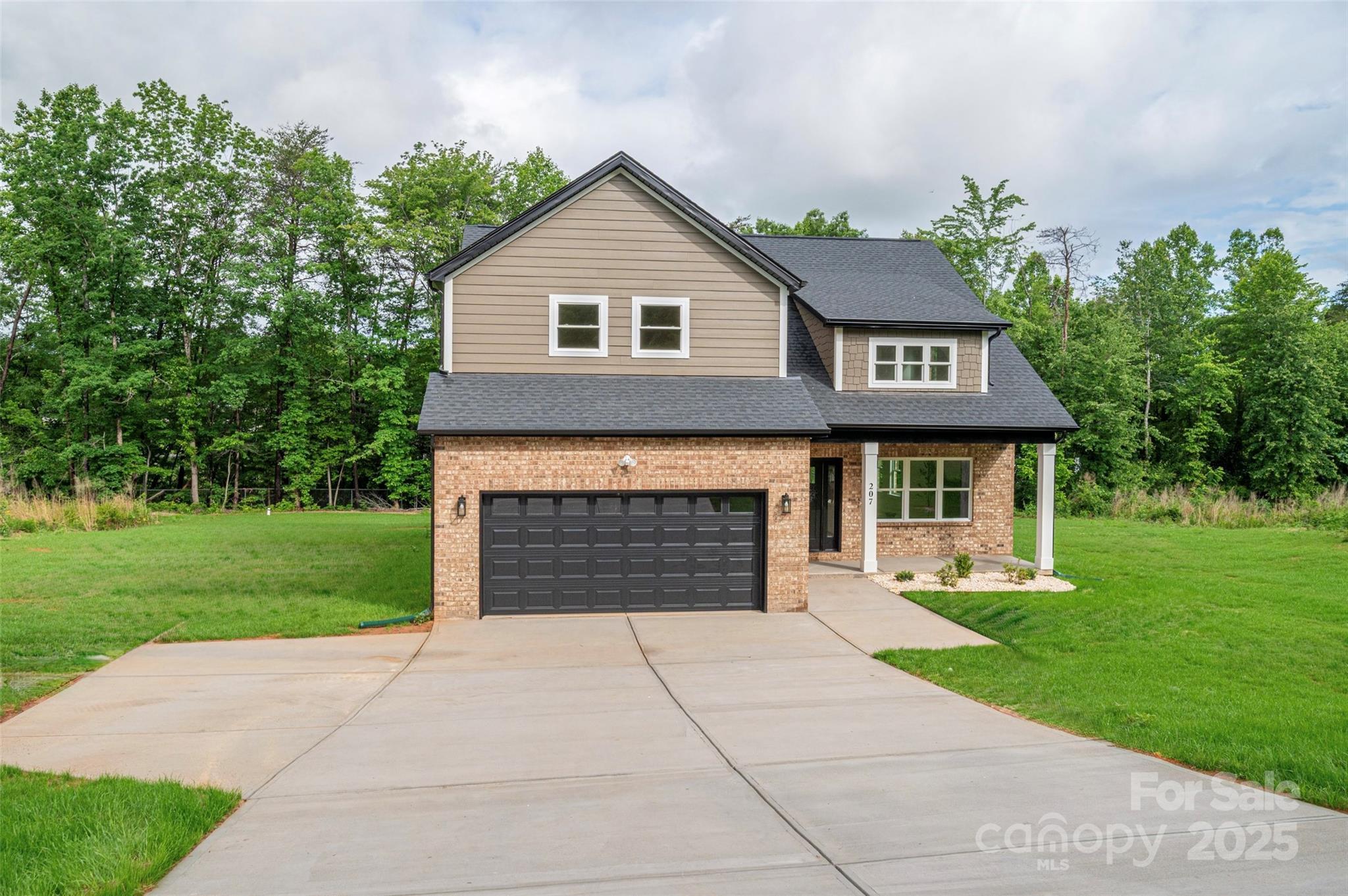 Property Photo: 207 9th Court NE NC 28613