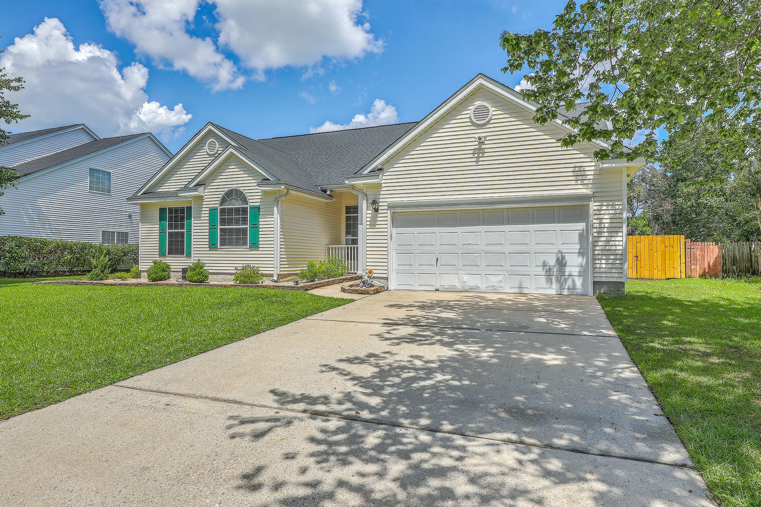 Property Photo: 6179 Fieldstone Circle SC 29414