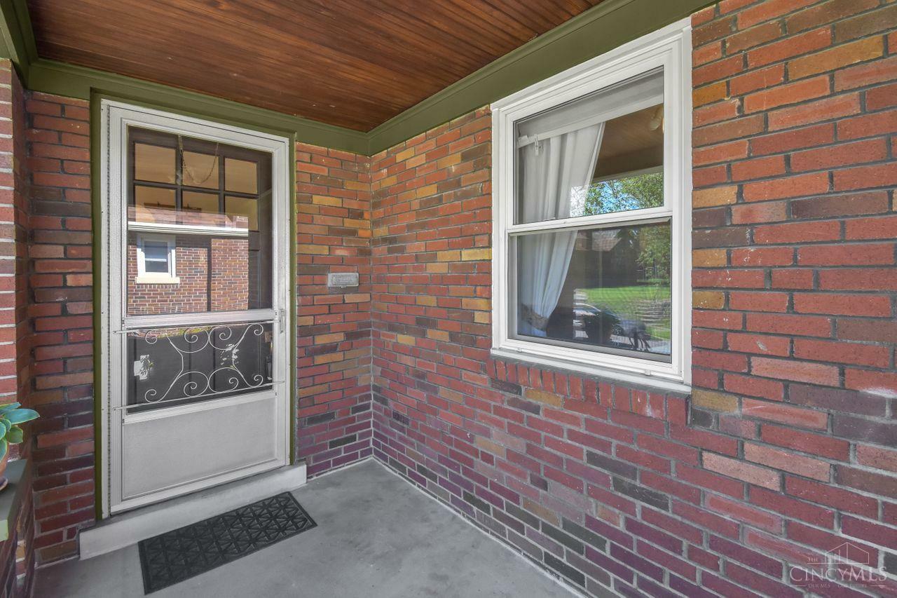 Property Photo: 1871 Lawn Avenue OH 45237