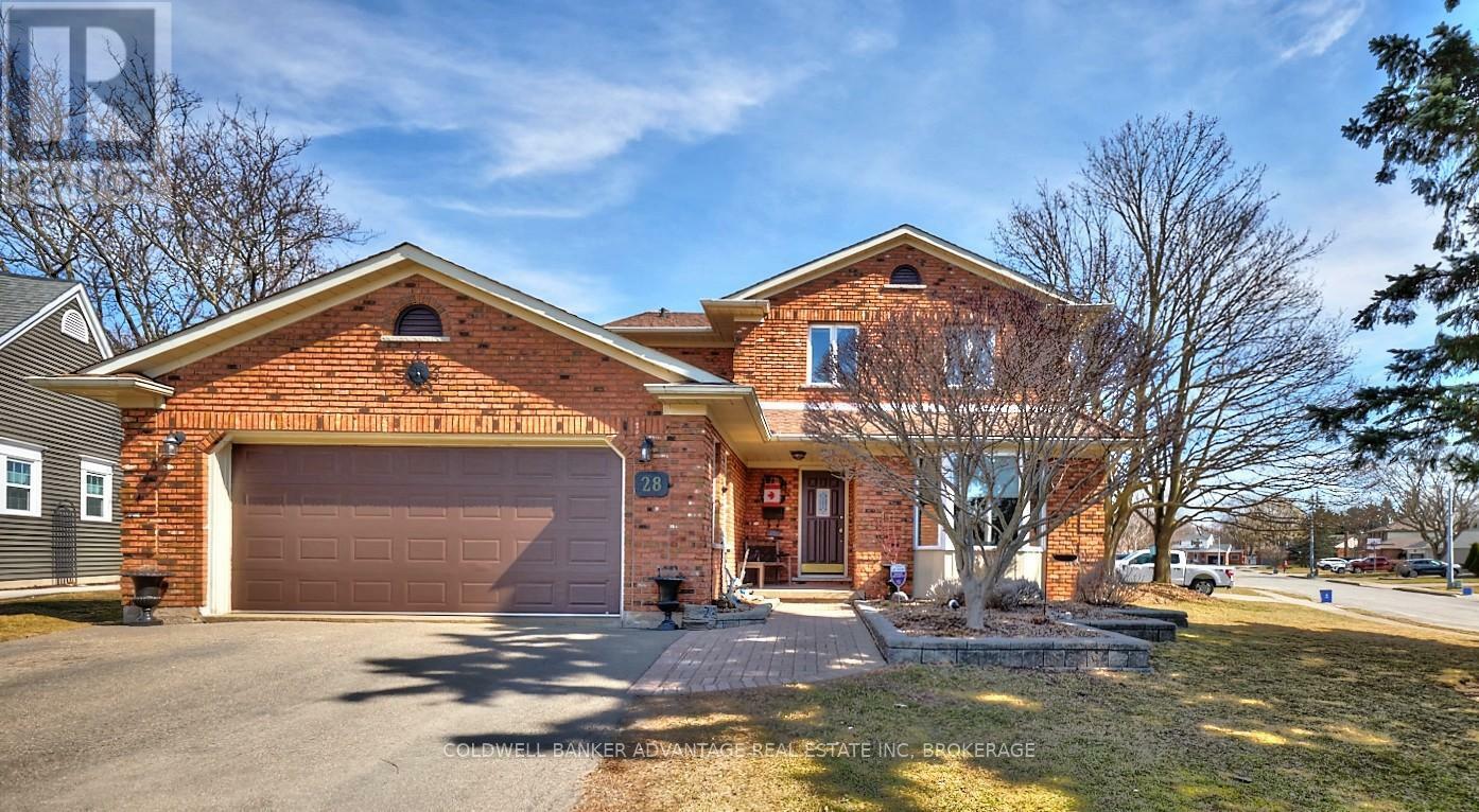 Photo de la propriété: 28 Dixon Crescent ON L3C 6P4