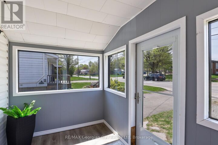 Property Photo:  163 Eighth Street  ON L4R 4A7 