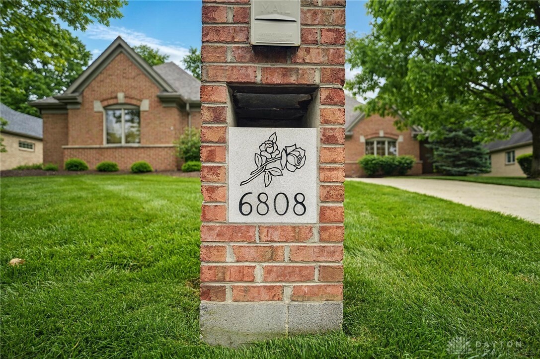 Property Photo: 6808 Rose Glen Drive OH 45459