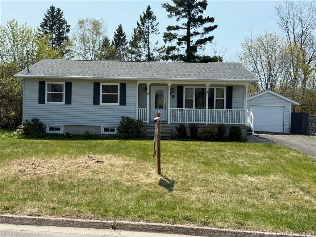 25 Cortland Street  New Maryland NB E3C 1B5 photo