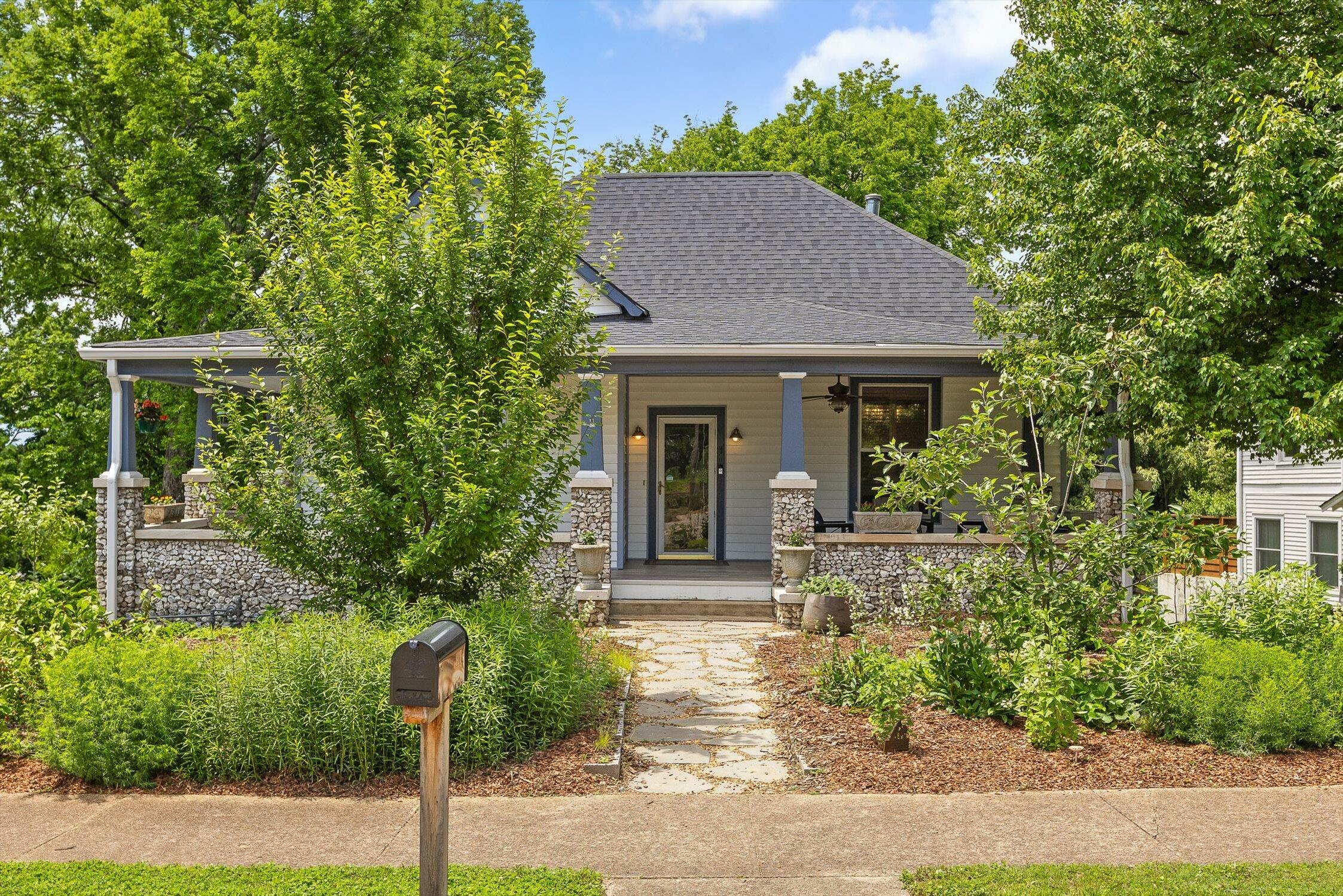 Property Photo:  810 Mississippi Avenue  TN 37405 