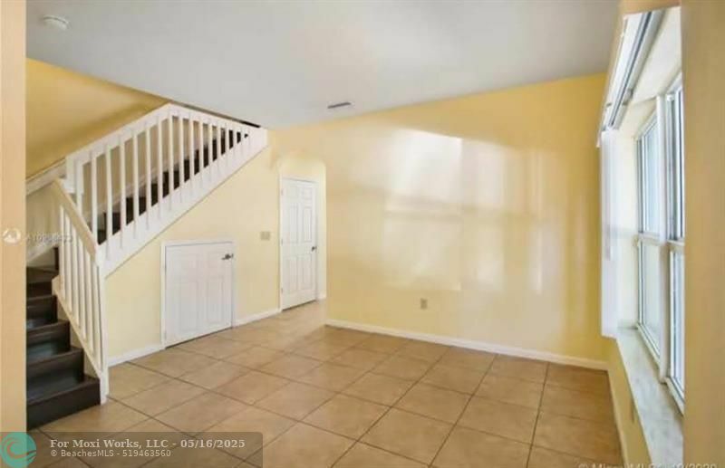 Property Photo: 3069 NW 30th Pl 3069 FL 33311