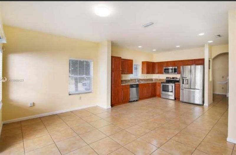 Property Photo: 3069 NW 30th Pl 3069 FL 33311