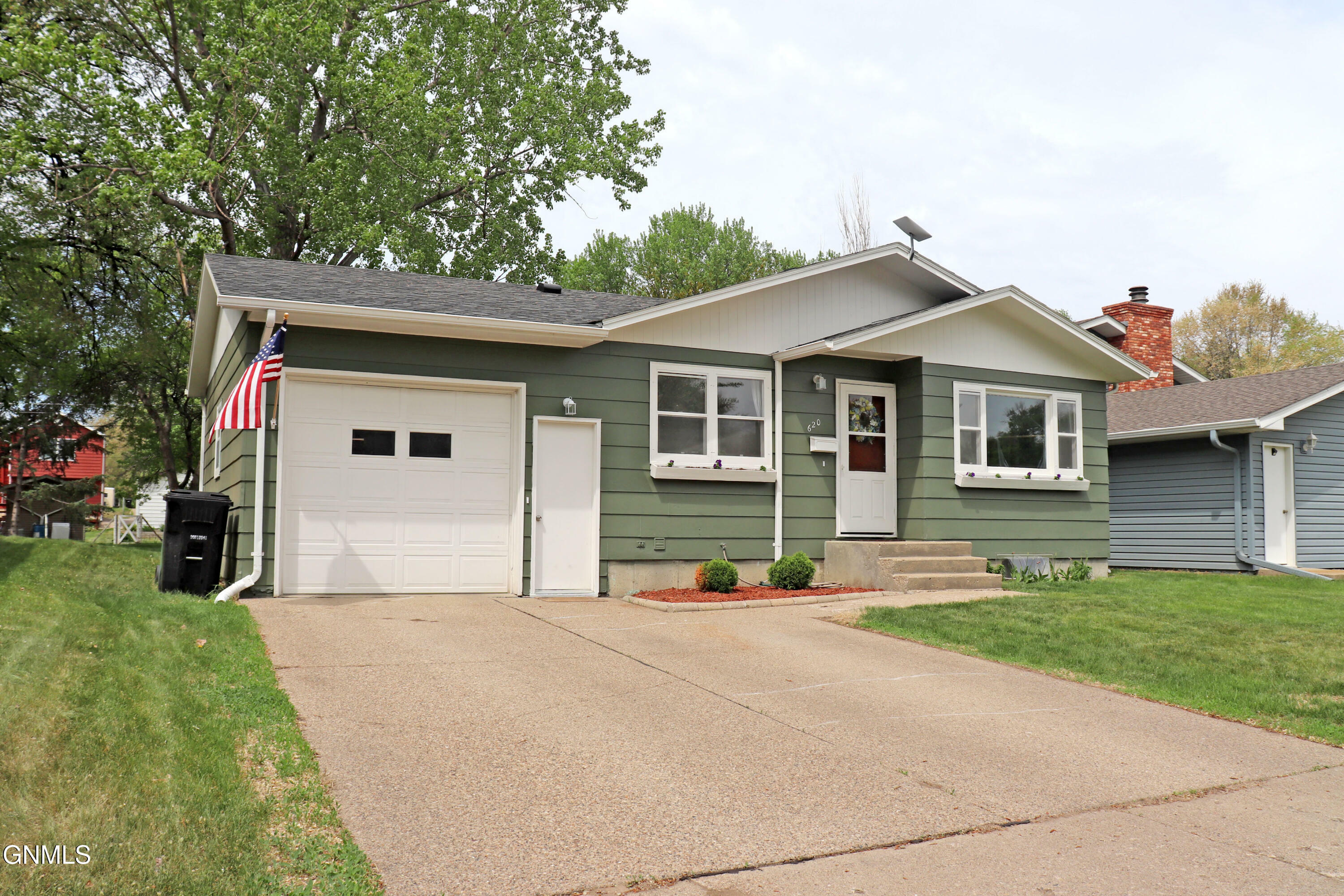 620 18th Street N  Bismarck ND 58501 photo