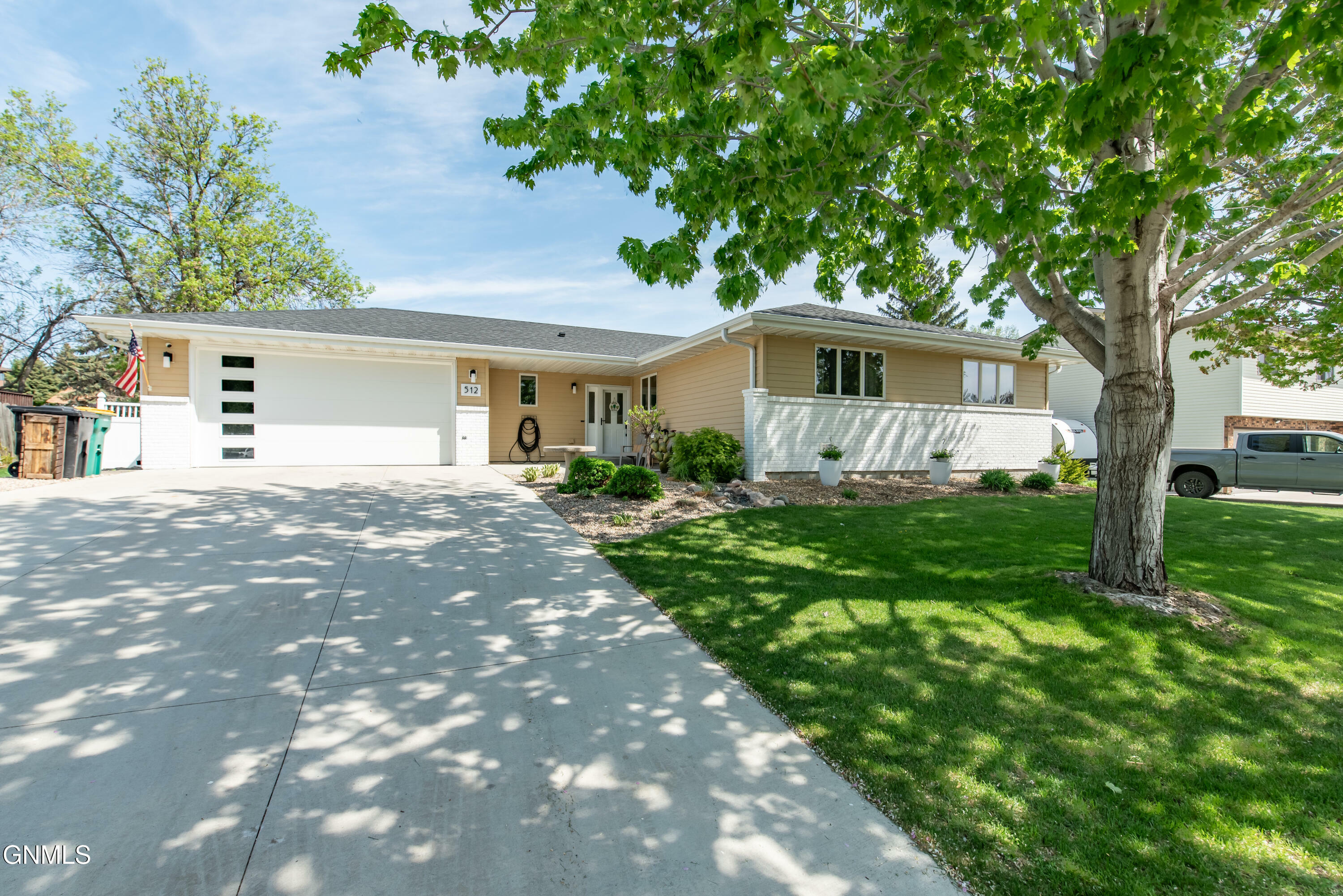 Property Photo: 512 Weatherby Way ND 58503