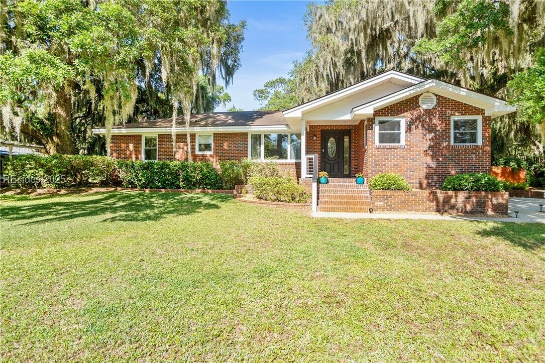 Property Photo:  702 Center Drive W  SC 29902 