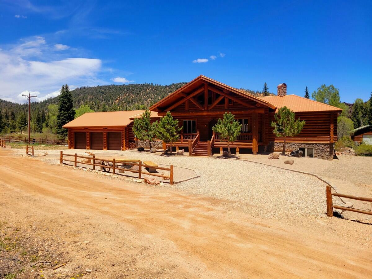 Property Photo: 1103 E Spring Hollow Rd UT 84735