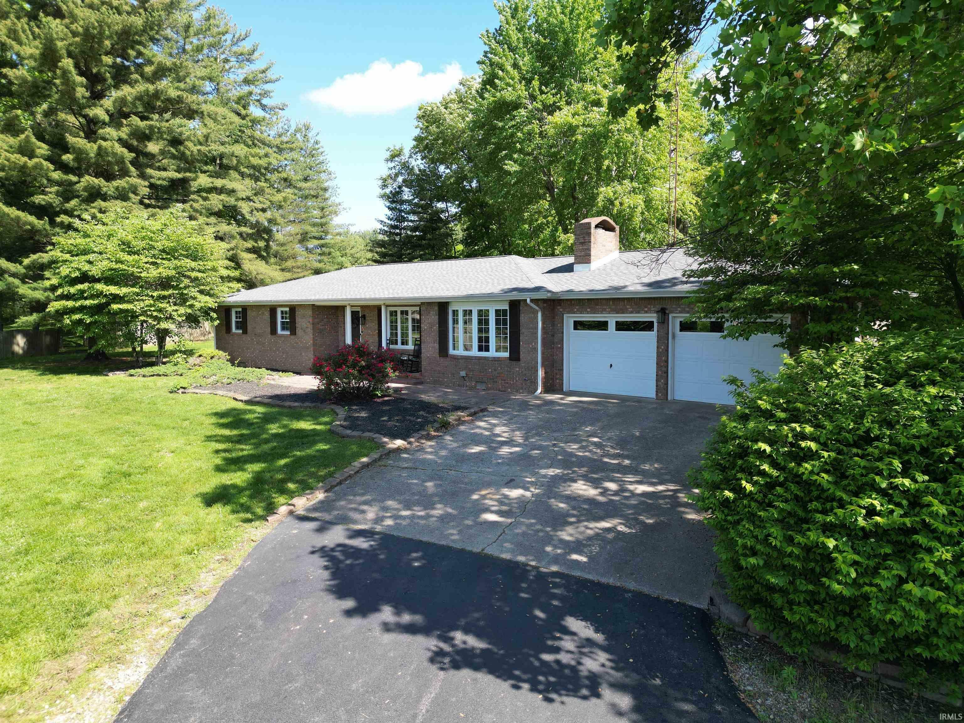 Property Photo: 1887 E Cr 100 S IN 47598