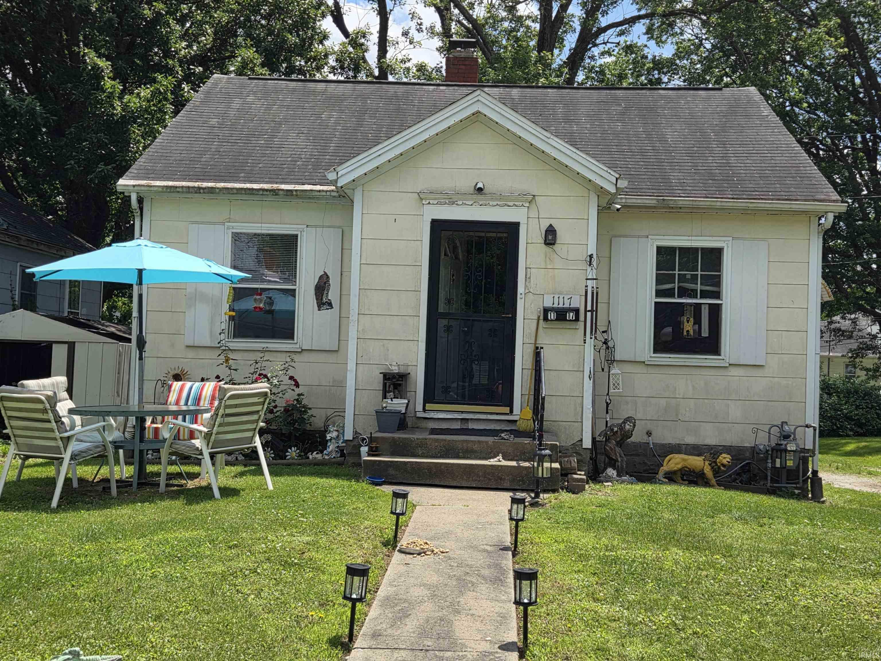 Property Photo: 1117 E Chandler Avenue IN 47714