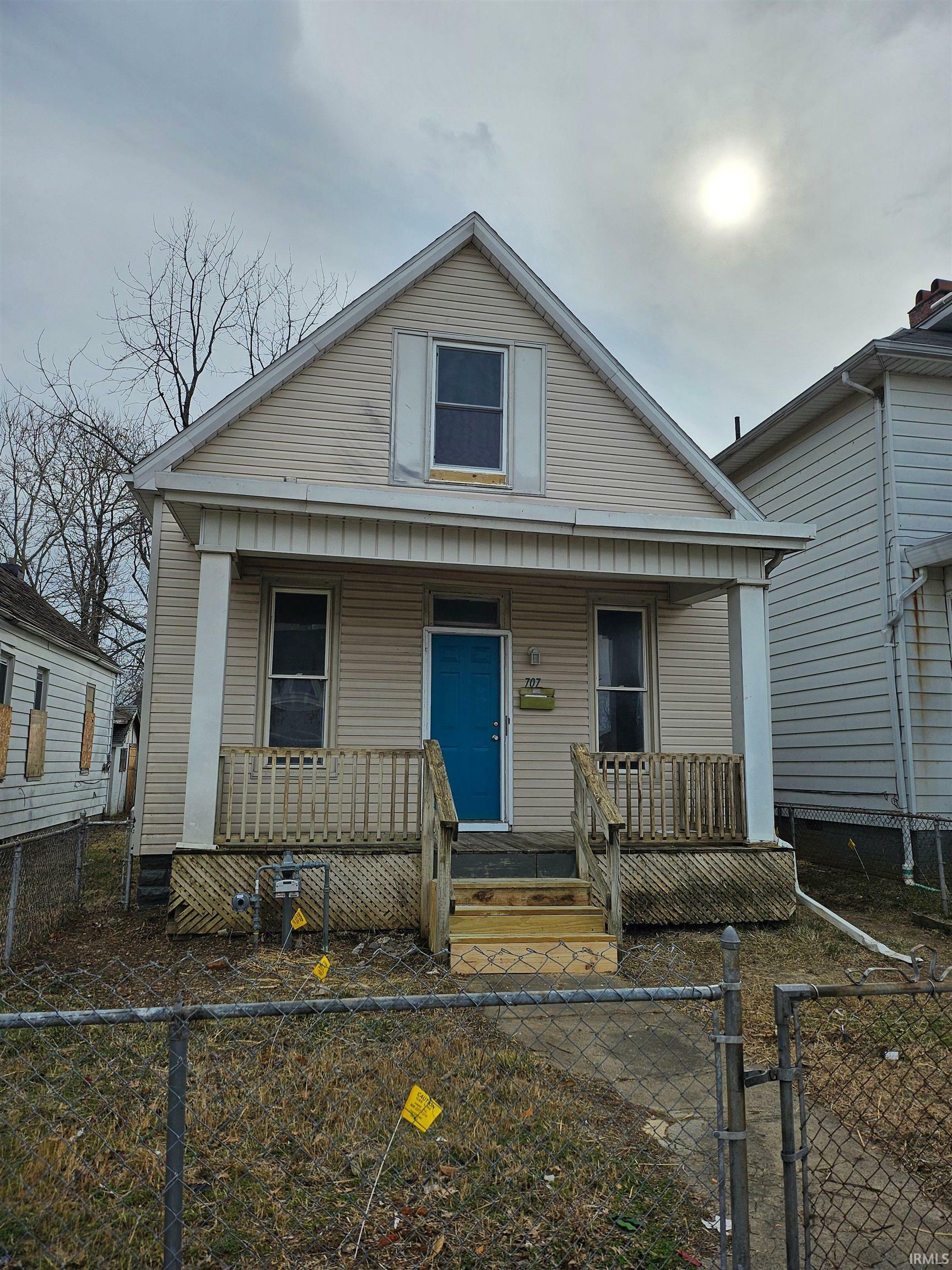 Property Photo: 707 E Iowa Street IN 47711-5605
