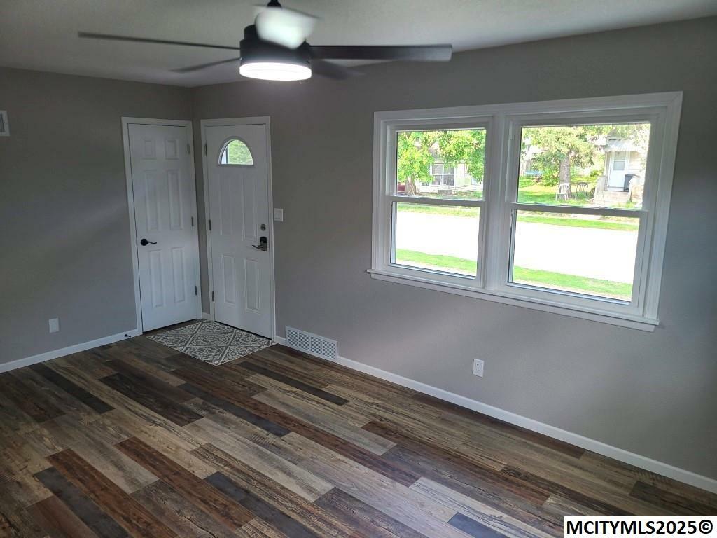 Property Photo: 685 14th NE IA 50401