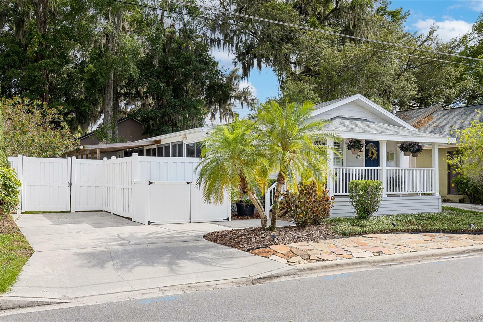 Property Photo: 674 Douglas Avenue FL 32789