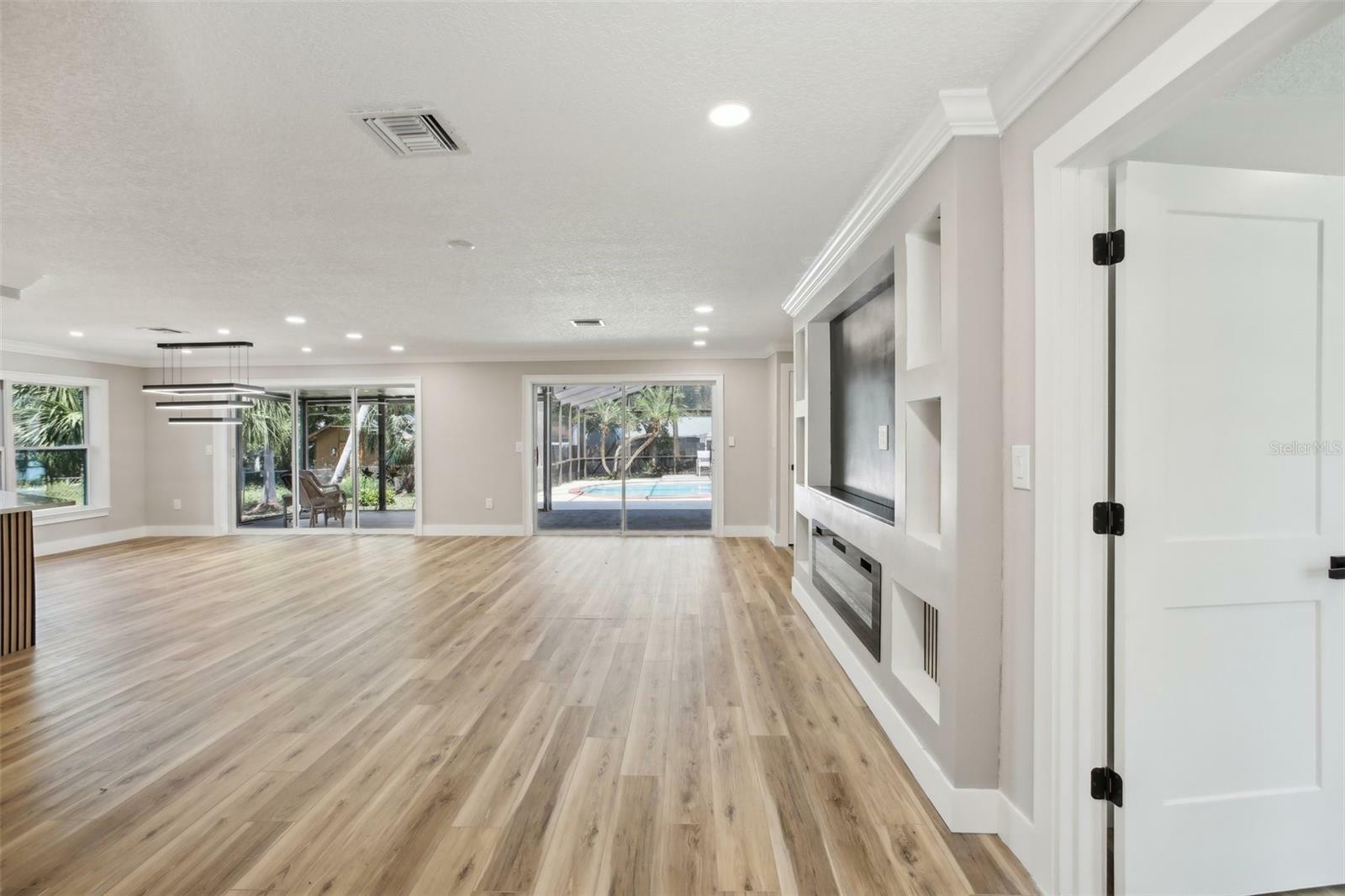 Property Photo: 911 S Florida Avenue FL 34689