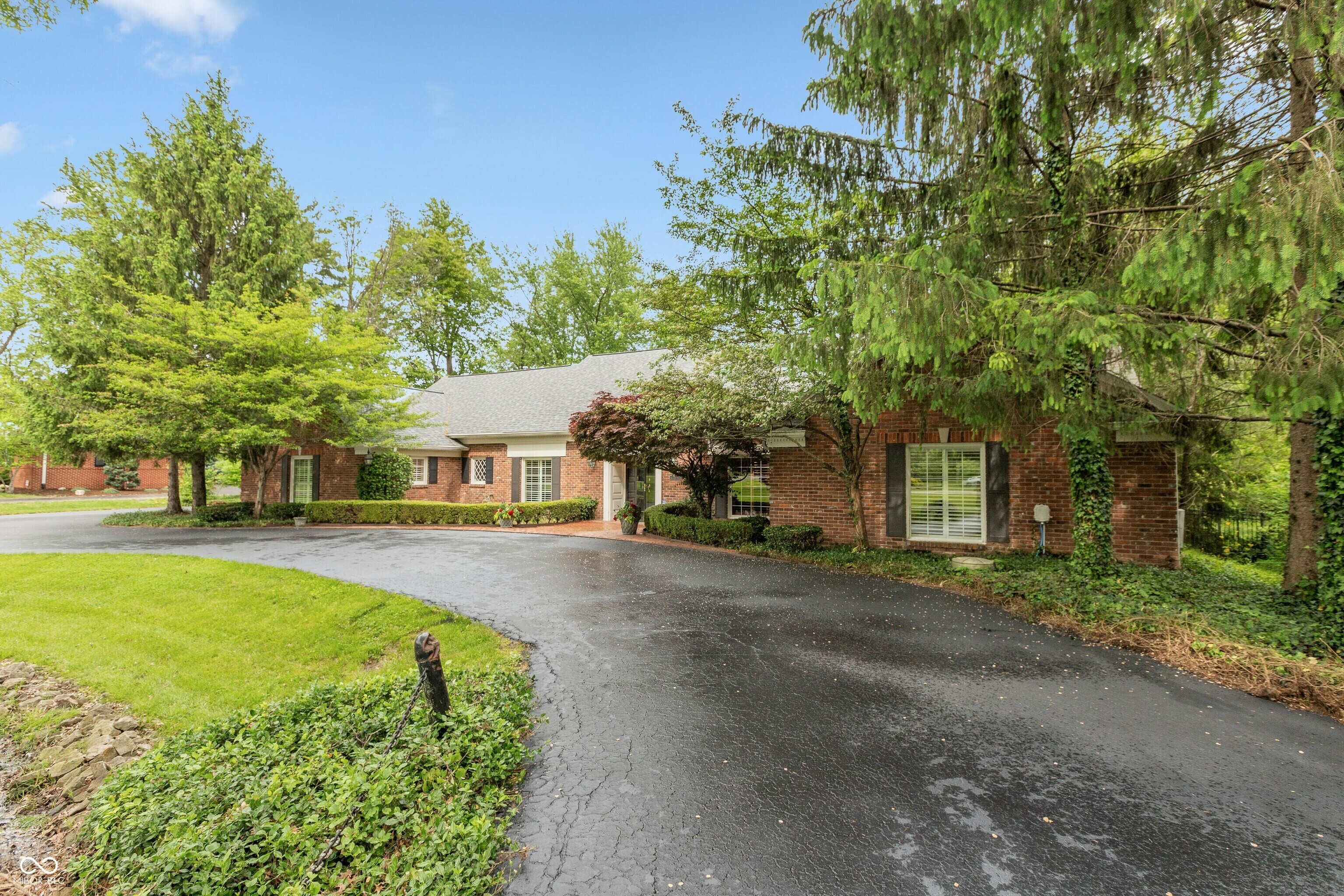 8535 Washington Boulevard  Indianapolis IN 46240 photo