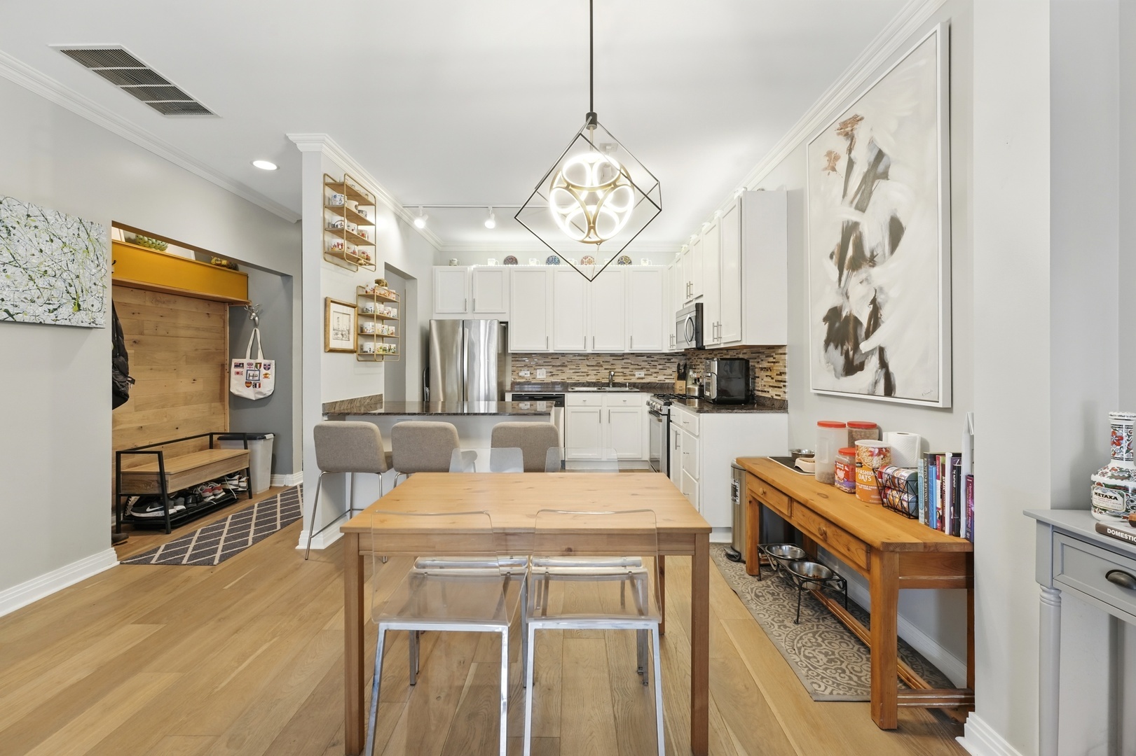 Property Photo: 2230 N Lincoln Avenue 204 IL 60614