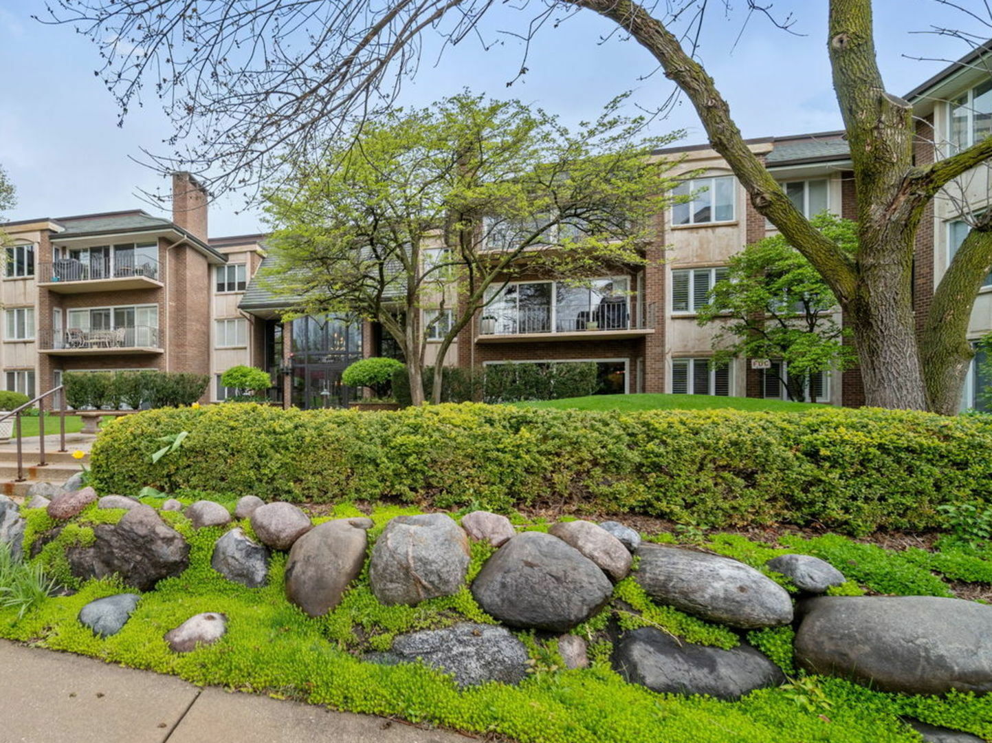 Property Photo: 3 Oak Brook Club Drive E305 IL 60523