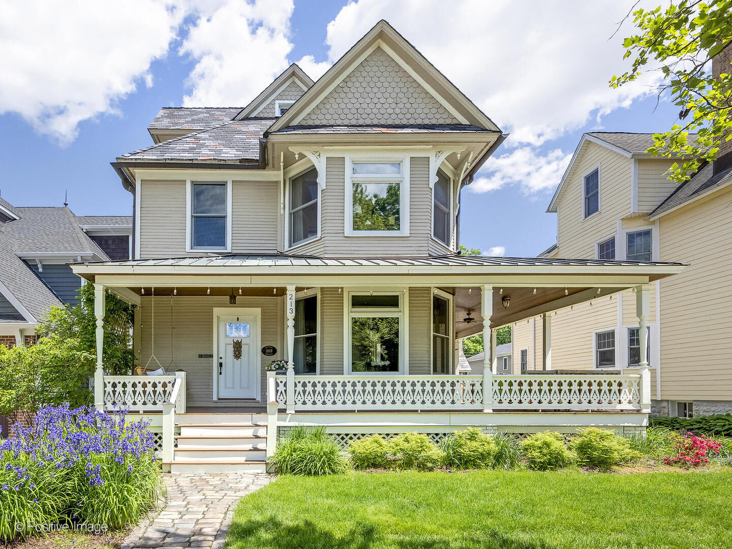 Property Photo: 213 S Ashland Avenue IL 60525