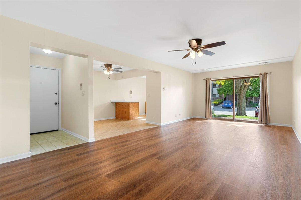 Property Photo: 478 Raintree Court 1D IL 60137