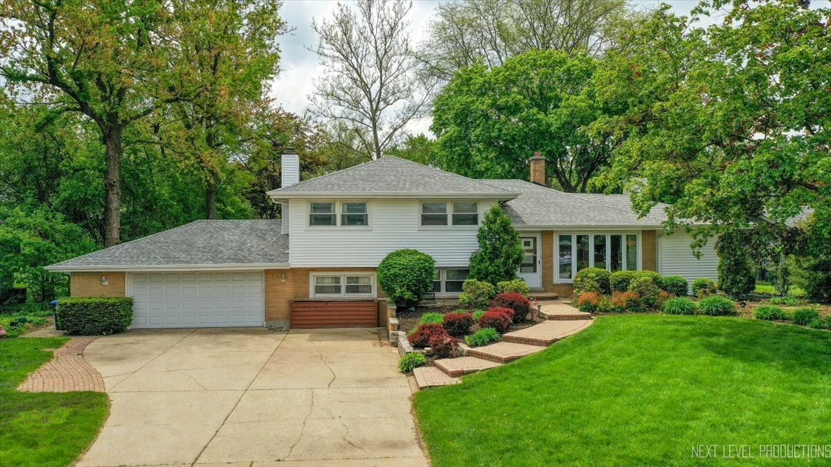 Property Photo: 2663 Southcrest Drive IL 60516