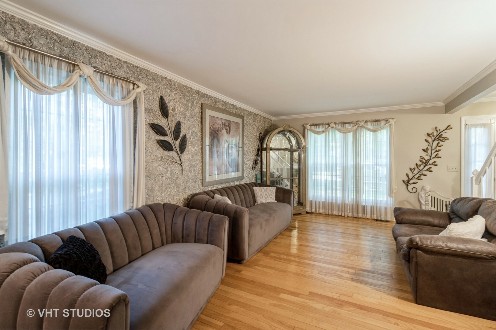 Property Photo: 772 Red Oak Drive IL 60103