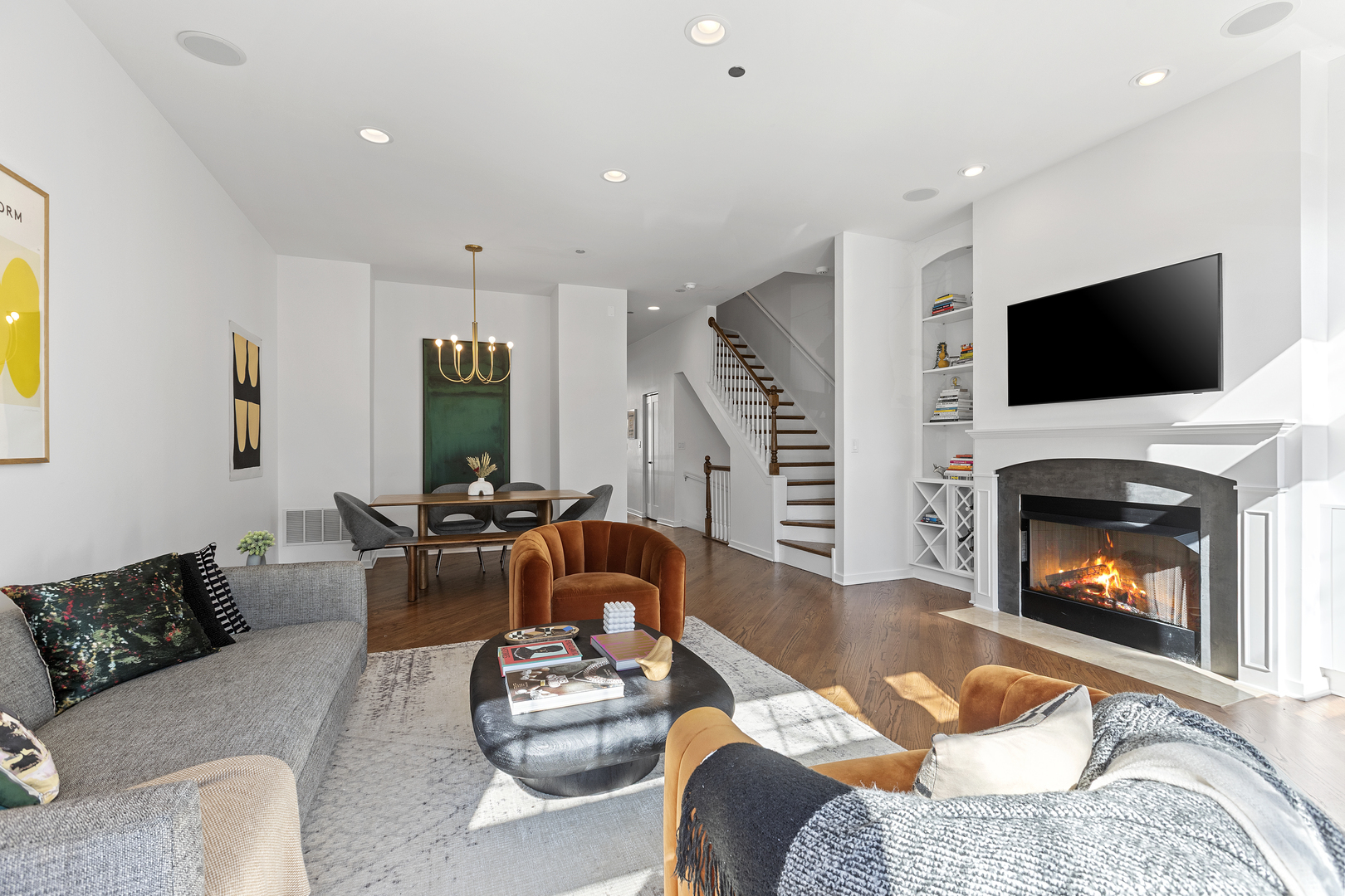 Property Photo: 2860 N Paulina Street IL 60657