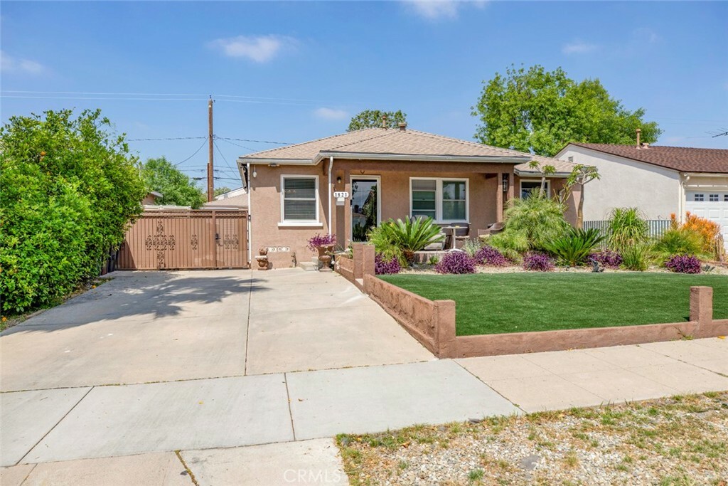 Property Photo: 1821 N Niagara Street CA 91505