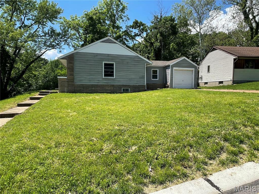 Property Photo: 115 Spring Garden Drive MO 63137