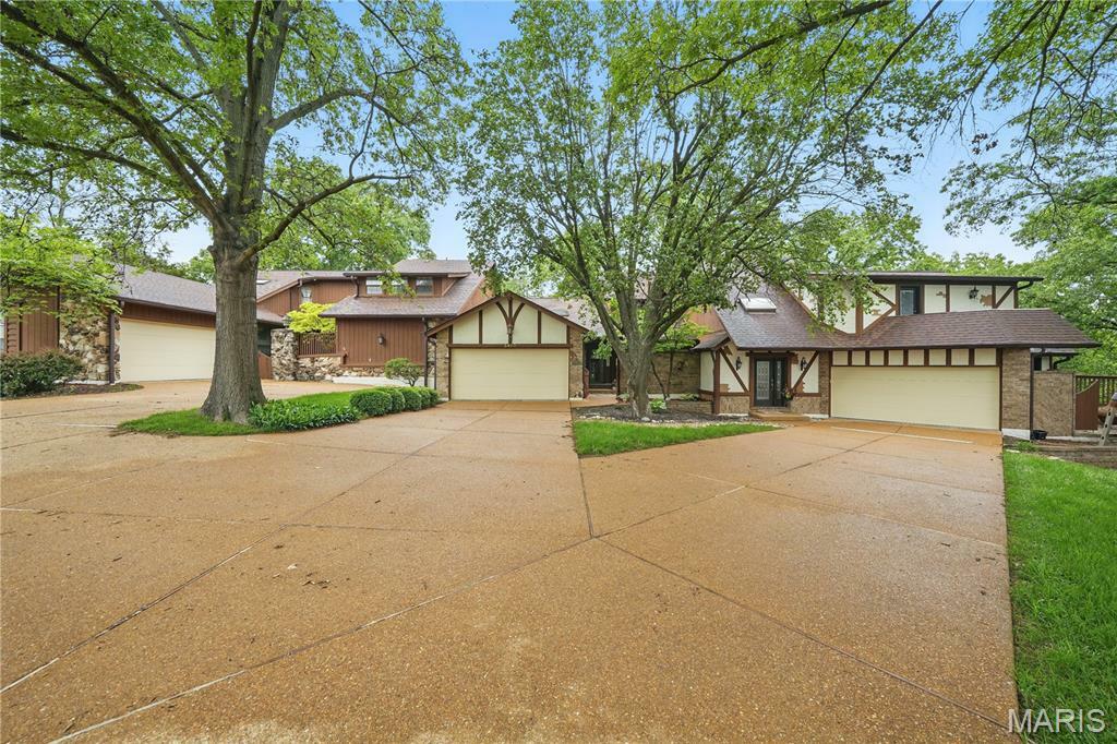 Property Photo: 5402 Green Cedar Way MO 63128