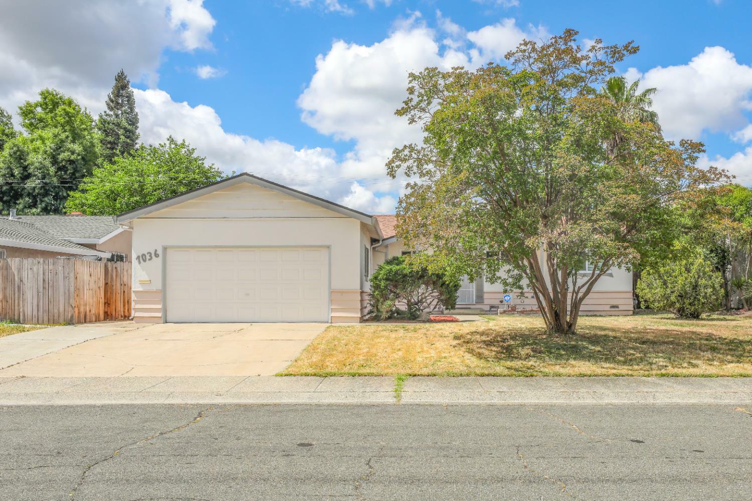 Property Photo: 7036 Remo Way CA 95822