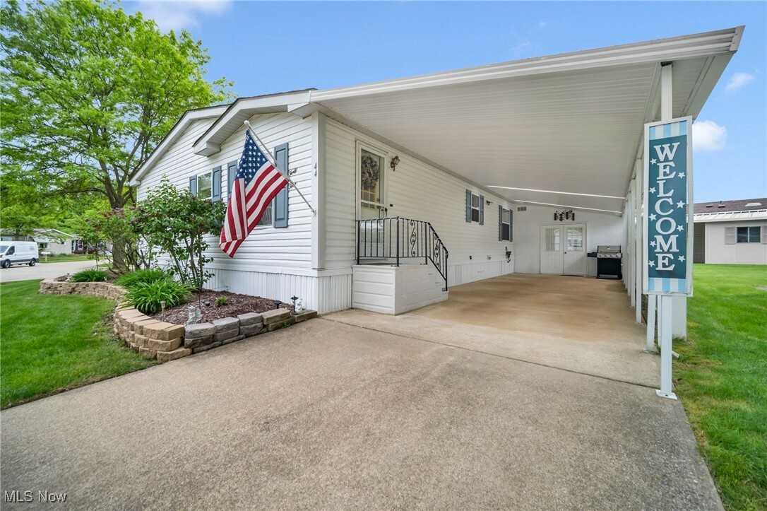 Property Photo: 44 Periwinkle Drive OH 44138