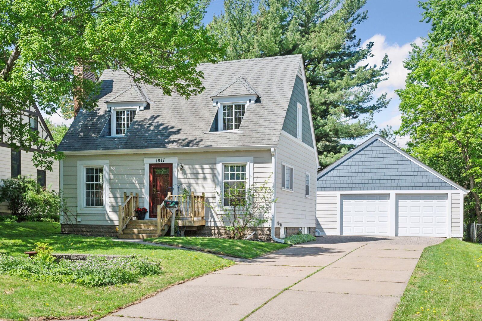 Property Photo: 1817 Arona Street MN 55113