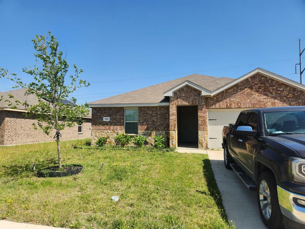 Property Photo: 808 Twin Edge Drive TX 75189
