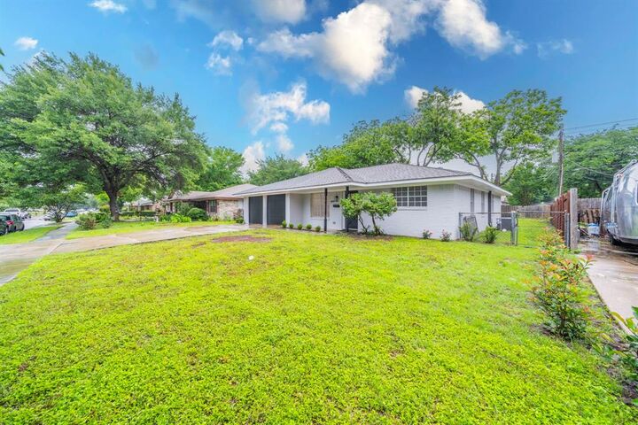 Property Photo:  1725 Camara Court  TX 75051 