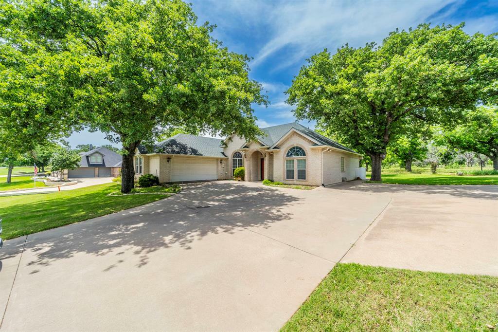 Property Photo: 10307 Ravenswood Road TX 76049