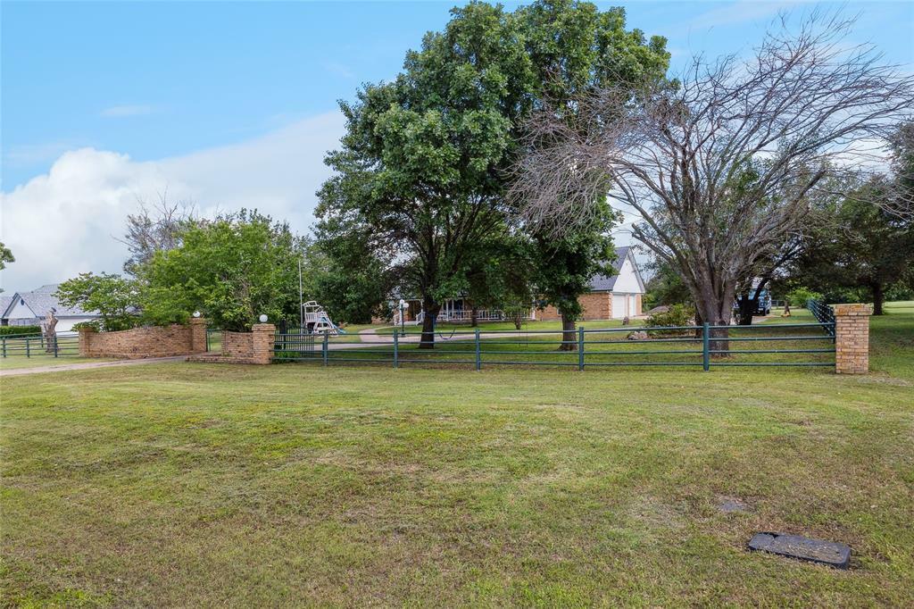 Property Photo: 216 Berry Drive TX 76052