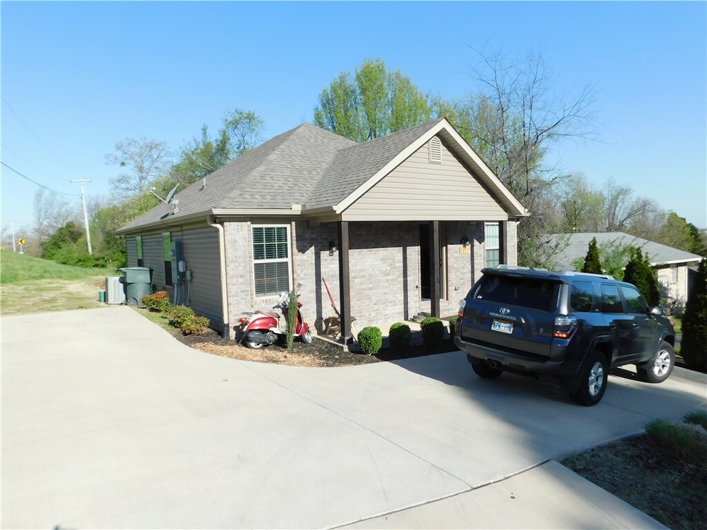 1217 N Stephens Avenue  Fayetteville AR 72703 photo