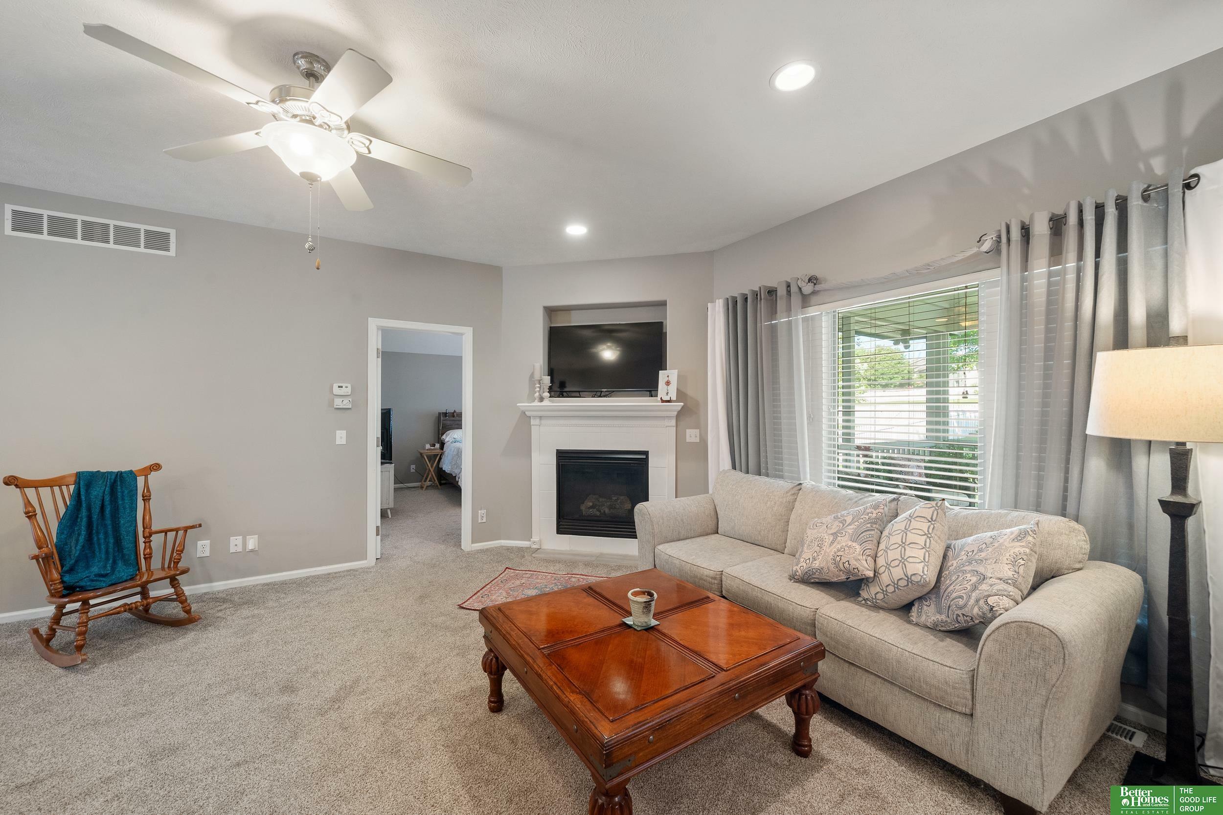 Property Photo: 11540 Lakeview Drive NE 68133